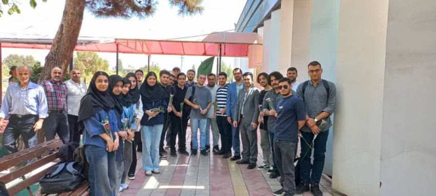 استقبال رئیس دانشکده آمار،ریاضی و رایانه از دانشجویان و تبریک سال تحصیلی جدید